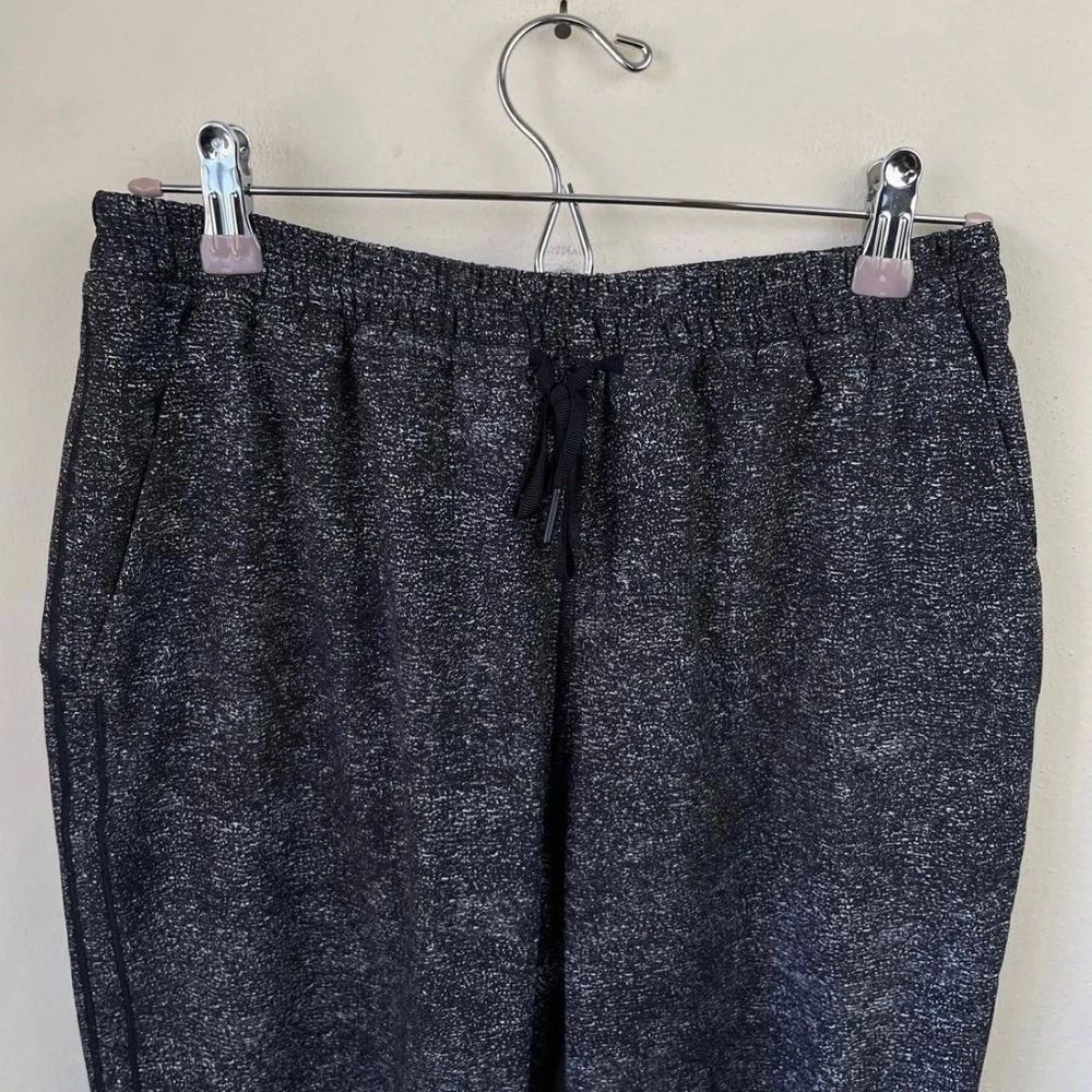 Lululemon Keep It Classic Crop White Noise Alpine White Black